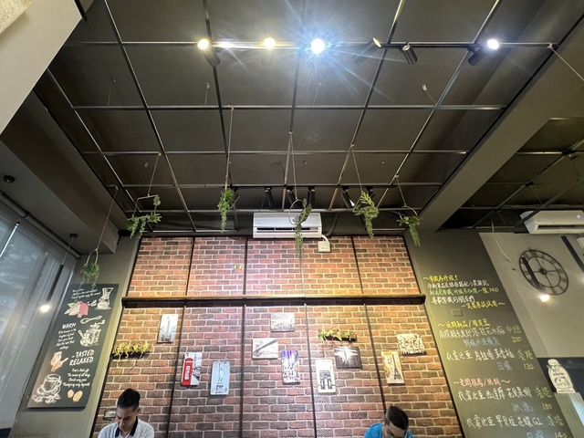 ☕ 泥巴水咖啡館：品味咖啡的靜謐綠洲！🍃