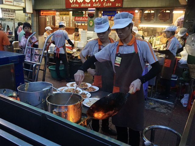 방콕 현지인 팟타이 맛집 팁싸마이 🍤