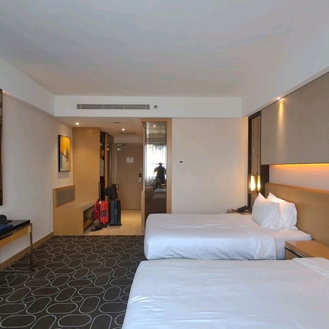 VIBRANT HOTEL LOBBY : WHYNDHAM KLANG
