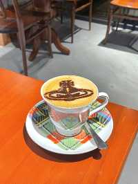 香港銅鑼灣復古英倫風打卡咖啡店-Vivienne Westwood Café