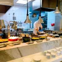 【台北六福萬怡酒店】～一泊二食「FUN美食」美味假期初體驗