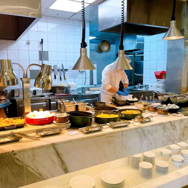 【台北六福萬怡酒店】～一泊二食「FUN美食」美味假期初體驗