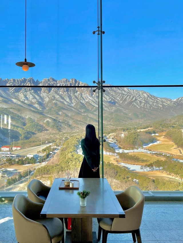 요즘 가장 핫한 한국의 스위스, 울산바위뷰 카페 🏔️🤍