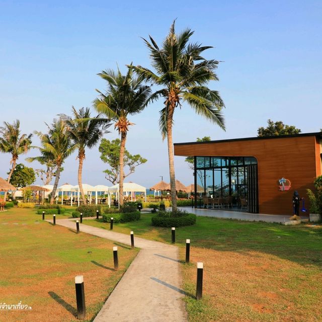 Miss T Cafe & Restaurant คาเฟ่สุดชิคริมทะเลหัวหิน