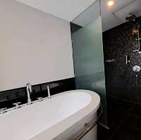 Bathtub with a highly accessible train station
