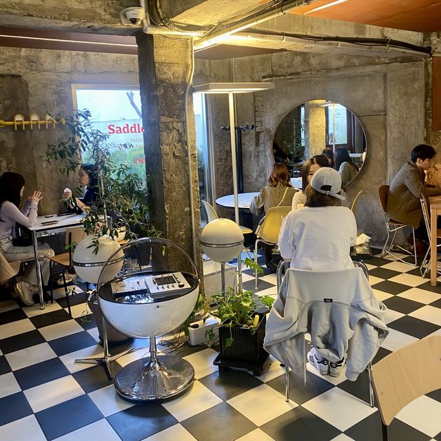 新沙洞にあるワッフル人気店「SADDLER HAUS」🧇 ソウル
