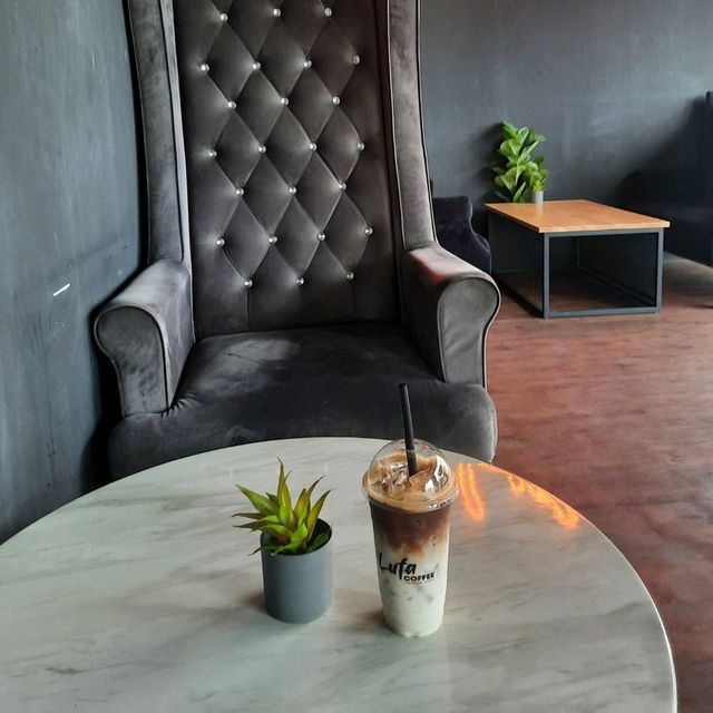 Cafe hunting at mysterious Lufa Coffee