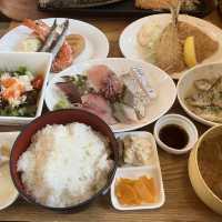 平塚漁港の食堂は新鮮な魚盛りだくさん！