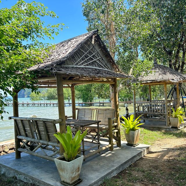 สะพานไม้ไผ่ อ่าวท่าเลน ความสวยสงบ