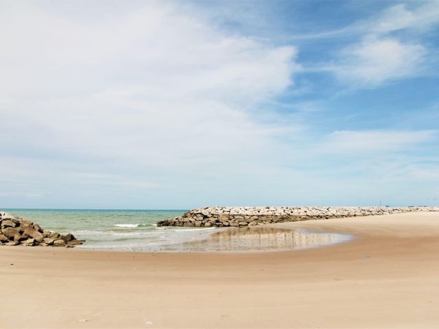 เที่ยวหาดแหลมเจริญ ระยอง ในวันฟ้าใส