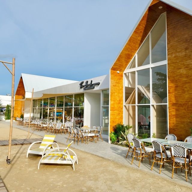 The Beach กลางกรุง คาเฟ่และร้านอาหารฟีลทะเล 