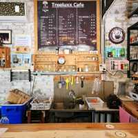 _Treeluxx Cafe' _
