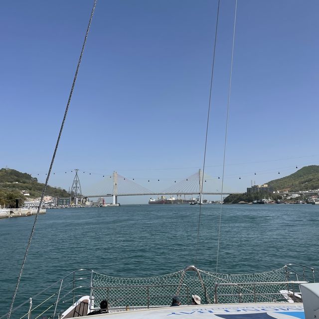 돌산대교 밑, 요트타고 여수시내 둘러보기 