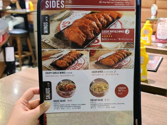 落入酒吧街的天上有漢堡 香港灣仔 落入酒吧街的天上有漢堡 香港灣仔