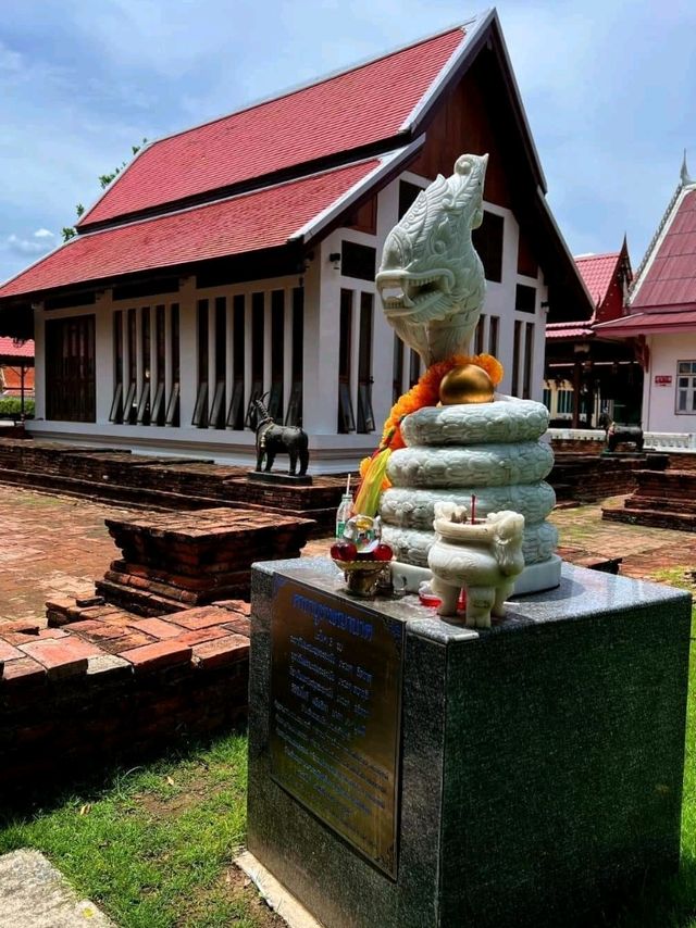 มาไหว้พระที่วัดปรางค์หลวง สร้างในสมัยอยุธยา นนทบุรี