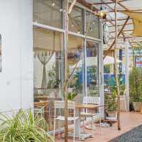 Have a Toast Day cafe’