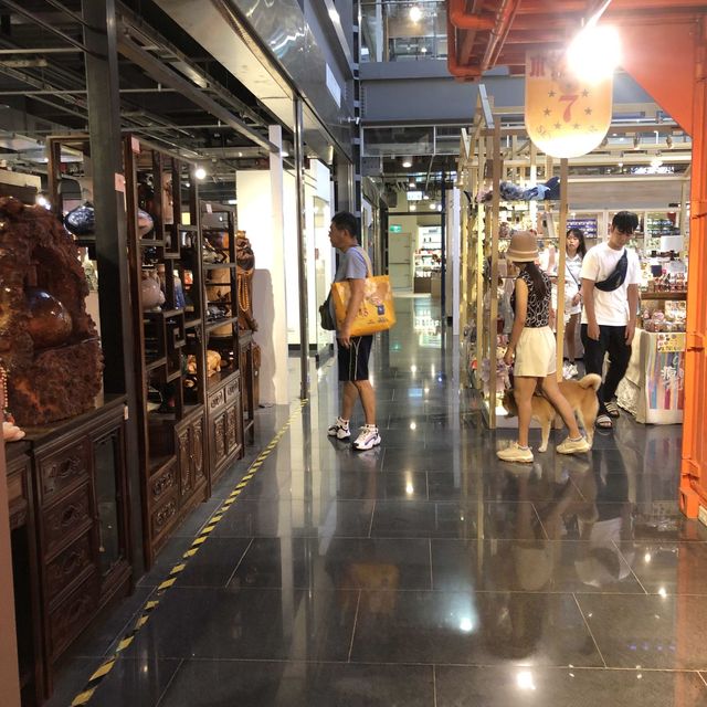 鷹歌光點美學館