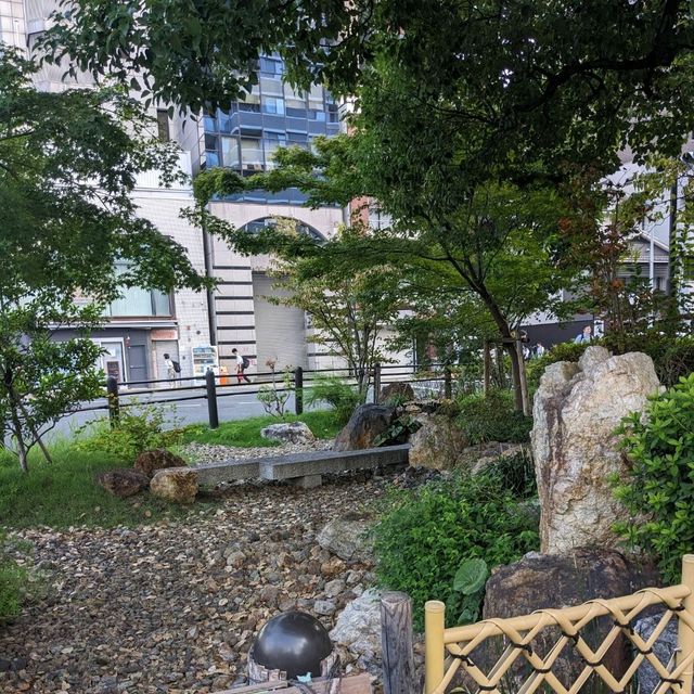 【Urban Hotel kyoto−Shijo Premium】阪急大宮から徒歩５分で、近くに雨庭も有る。