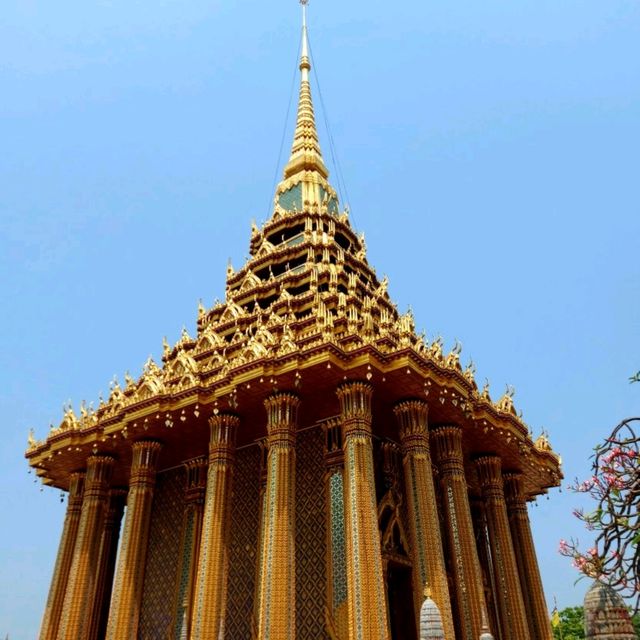 สักการะพระบรมสารีริกธาตุ วัดพระพุทธบาท สระบุรี