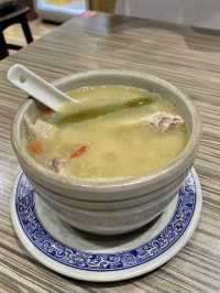 📍台北東區世一牛肉麵👍🏻必飲雞湯😋一併去埋cutecute風手搖飲品店😍