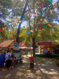 ตลาดต้องชม วัดพระนอนจักรสีห์วรวิหาร 