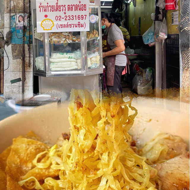 ทานบะหมี่ รับปีมังกร ที่ตลาดน้อย