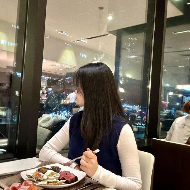 분위기 좋은 겨울 시즌 호텔 뷔페