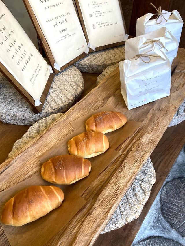 ソウル《聖水》人気の塩パン、パッケージも可愛い〜