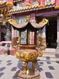 สักการะเทพเจ้าจีน ณ วัดธรรมกตัญญู