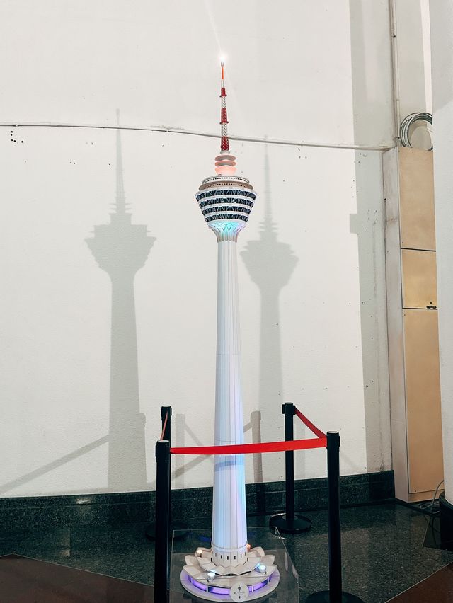 🇲🇾馬來西亞吉隆坡塔👣踩在玻璃盒子裡俯瞰吉隆坡