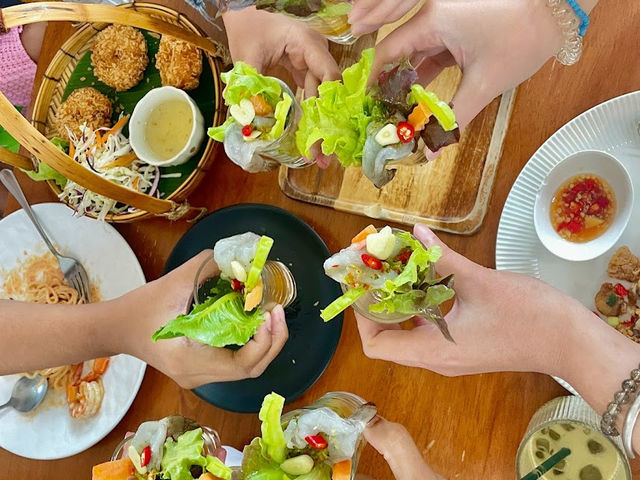 ประกาย Prakai Cafe & Cuisine