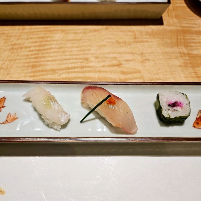 스시와 오징어회가 맛있는 우오쿠라