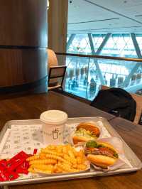 Famous NYC Burger Chain in Singapore 🇸🇬 