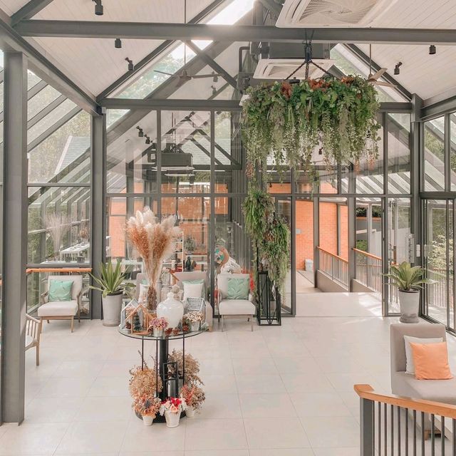 Flora Creek Hotel