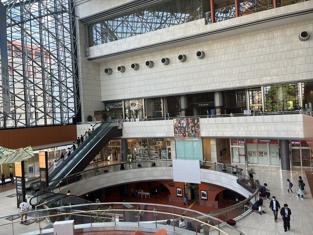 【池袋を代表する建物★】東京芸術劇場 【池袋を代表する建物★】東京芸術劇場