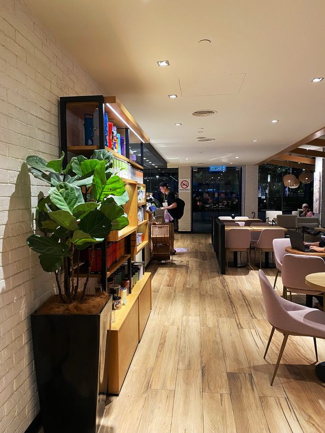 A comfy coffee shop to chill for half a day☕️