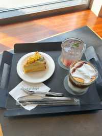 【釜山カフェ】壁一面のポストカードが素敵なホテルのカフェ🖼️