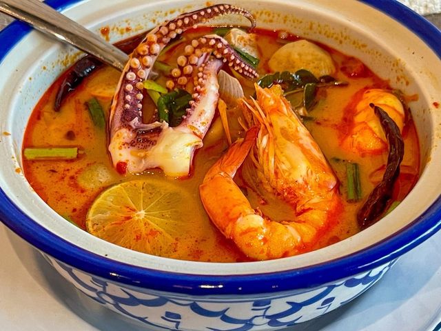 อิ่มหนำสำราญ Thai Eatery 