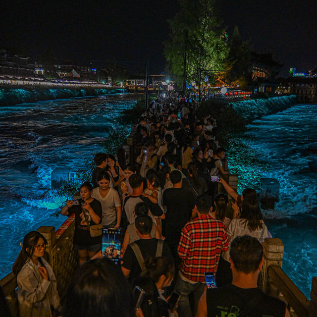 Nanqiao Bridge in Dujiangyan: A Magical Evening under the Blue Tears