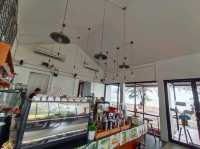วาริ คาเฟ่ ริมทะเล