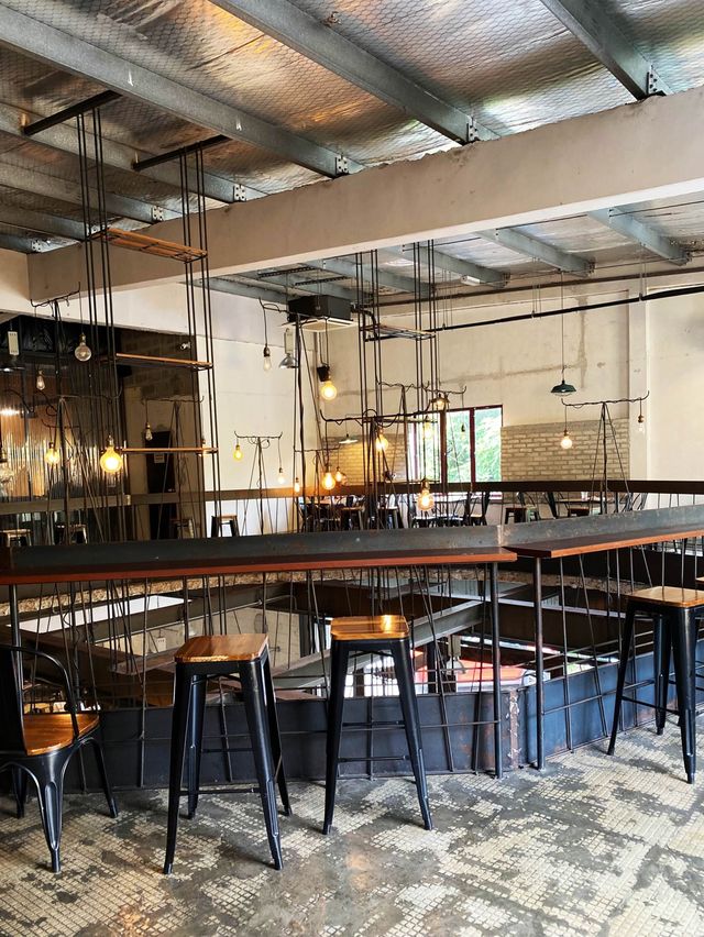Industrial-themed cafe that you need to visit 🏭🏗️