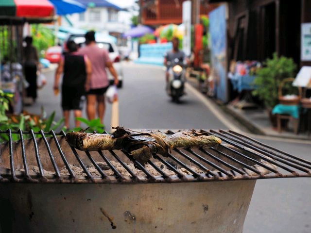 ตลาดชุมชนขนมแปลกริมของหนองบัว จันทบุรี