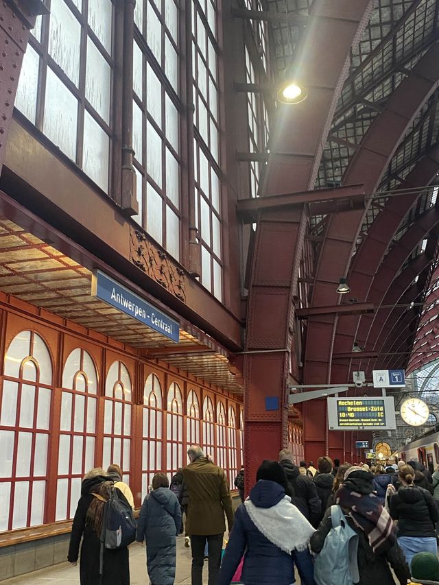 Antwerpen สถานรถไฟที่สวยที่สุดในเบลเยี่ยม