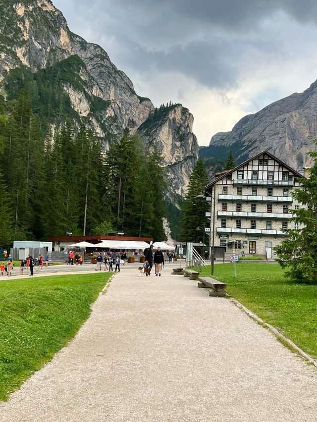 2 ทะเลสาบแห่งเทือกเขา Dolomites อิตาลี