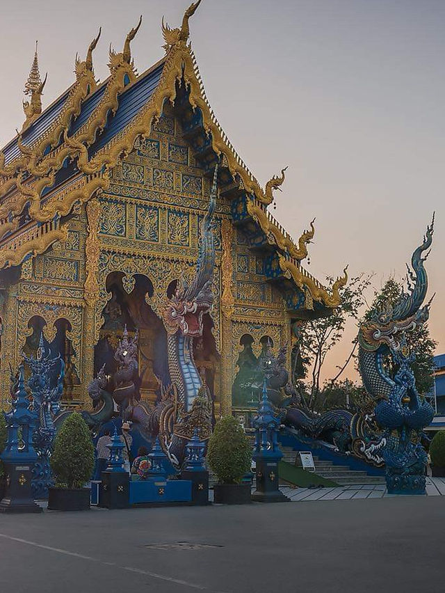 วัดร่องเสือเต้น วัดสีน้ำเงินแห่งเดียวในเชียงราย