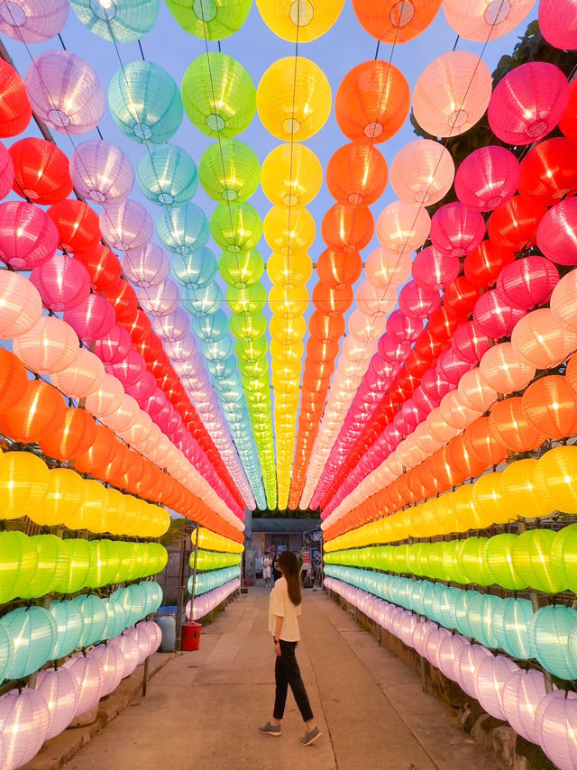 香港打卡｜超美的七彩燈籠隧道🌈