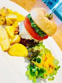 【神奈川県/鵠沼海岸　9月限定！数量限定！アボカド&ブルーチーズ‼︎バーガー🍔】