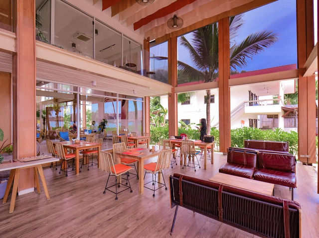 คาเฟ่&บาร์นก Flamingo Phuket ริมทะเล