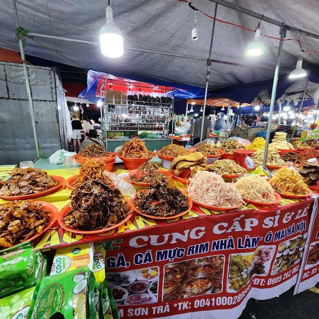 Son Tra Night Market : ตลาดกลางคืน 