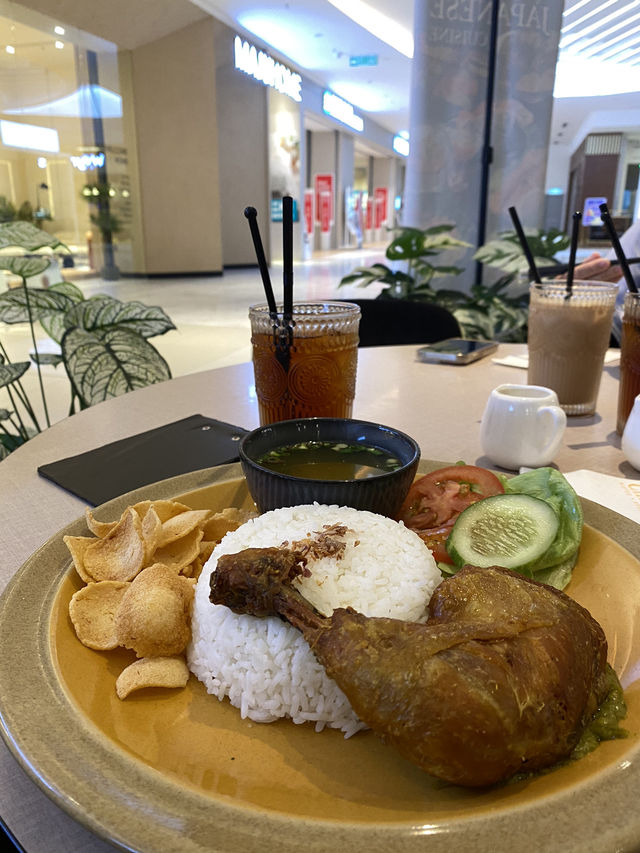 A delightful culinary spot! 🍱 